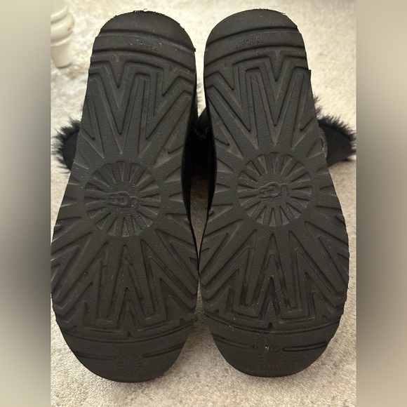UGG Bailey Button II in Black Sz 6 - Picture 2 of 5